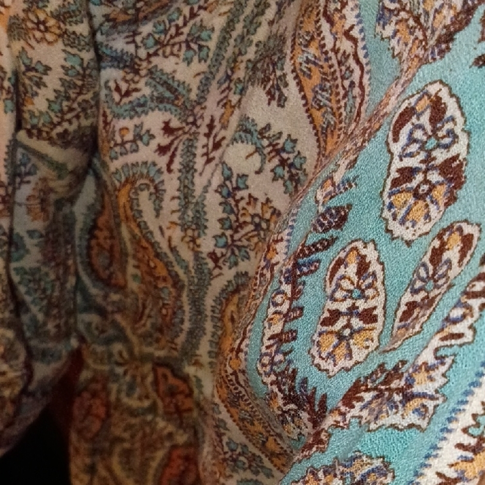 Adorable Chelsea & Violet Paisley Blouse in Blue and Cream - Picture 4 of 7